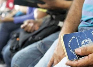 Taxa de desemprego fica em 11,9% no trimestre até setembro, revela IBGE