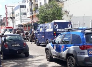 Vigilante e cliente são baleados durante assalto a carro-forte em Periperi