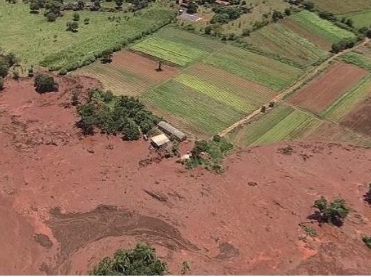 Bombeiros confirmam 58 mortos em Brumadinho; 305 estão desaparecidos