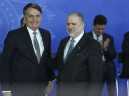 Aras defende direito de minorias durante cerimônia de posse como novo PGR