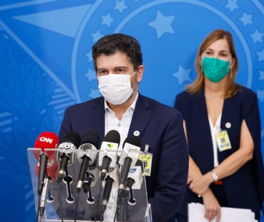 Covid-19: Brasil tem 881 mortes registradas em 24h e chega a 12,4 mil