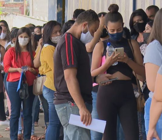 Veja salário médio de contratação nas 100 profissões que mais empregam no país