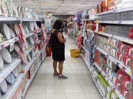 Vendas do varejo recuam 3,1% em agosto, com mais da metade das atividades em queda