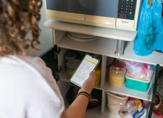 Jovens enfrentam dificuldades financeiras com escalada da inflação; especialistas dão dicas