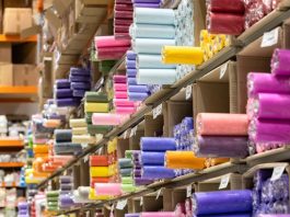 Volume de vendas no comércio varejista cresceu 0,9% em abril, quarta alta consecutiva