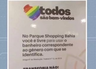 Shopping de Lauro de Freitas é alvo de ataques na internet após instalação de placas contra transfobia em banheiros