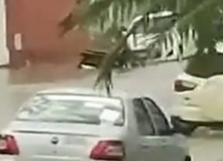 Ruas ficam alagadas após chuva intensa em cidade do interior da Bahia