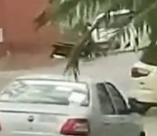 Ruas ficam alagadas após chuva intensa em cidade do interior da Bahia