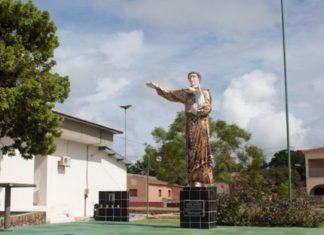 Praça de Pilão Arcado recebeu grande festa