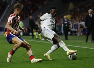 Torcida do Atlético de Madrid simula enforcamento de Vini Júnior antes de clássico com o Real