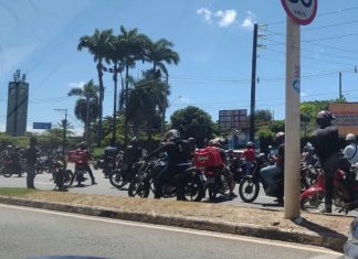 Motociclistas fazem protesto em Salvador e trânsito fica congestionado