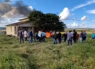 Membros do MST são expulsos após fazendeiros incendiarem terreno