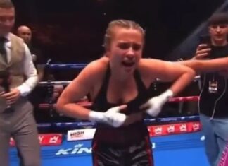 Lutadora sofre punição após mostrar seios em comemoração