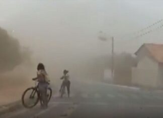 VÍDEO: Poeira toma conta de Barreiras após forte ventania