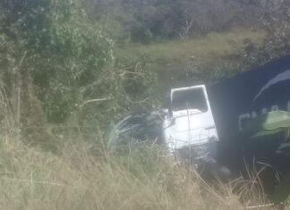 VÍDEO: Carreta derruba poste em rodovia e deixa moradores sem luz na Bahia
