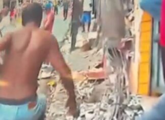 VÍDEO: Populares trocam socos enquanto levam carga de caminhão após acidente em bairro de Salvador