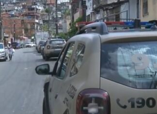 Homem é executado com mais de 20 tiros em via pública em bairro de Salvador