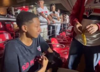 VÍDEO: Torcedores argentinos são presos por racismo após atirarem banana em criança no Morumbi