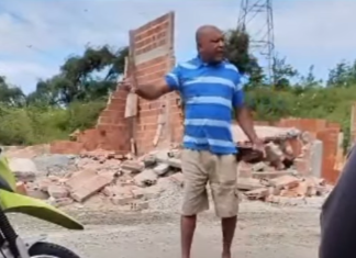 VÍDEO: Homem denuncia prefeitura por demolição de imóvel que funcionaria igreja na Bahia
