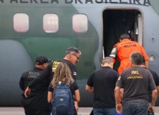 Corpos das 14 vítimas de queda de avião no Amazonas chegam a Manaus