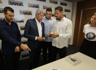 Governador se reúne com equipe baiana vencedora de campeonato da NASA