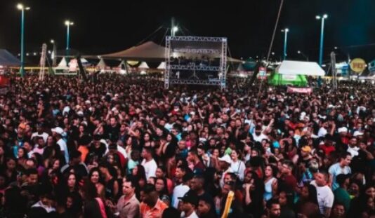 CARNAVAL ANTECIPADO DE LAPÃO FOI SUCESSO E REUNIU MULTIDÃO
