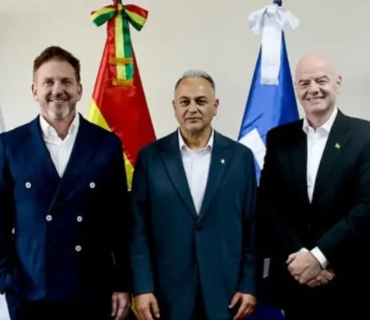 Infantino promete levar uma Copa do Mundo à Bolívia durante visita ao país