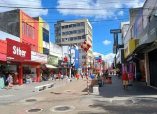 Oferta de vagas temporárias para o fim de ano caiu pela metade em Feira de Santana, aponta Sicomércio