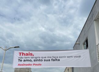 Faixa com declaração de amor chama atenção no centro de Santa Barbara