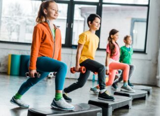Veja quando crianças podem começar a frequentar a academia
