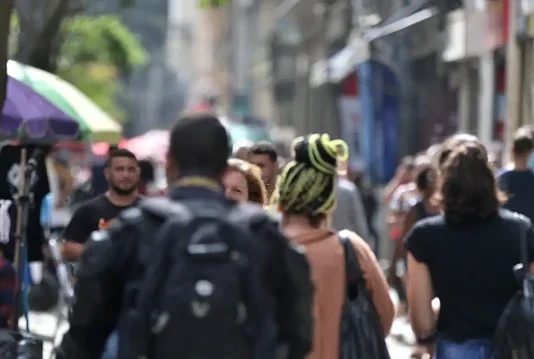 Bahia bate recorde de trabalhadores, mas ainda tem a 3ª maior taxa de desemprego do Brasil