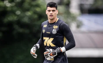 Flamengo prepara investida por Gabriel Brazão, goleiro do Santos