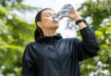 Só água não hidrata? Entenda a ciência da hidratação funcional