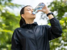 Só água não hidrata? Entenda a ciência da hidratação funcional