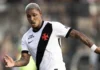 David volta a atuar pelo Vasco no clássico contra o Flamengo após negociação travar com o Vitória