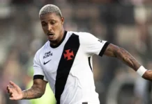 David volta a atuar pelo Vasco no clássico contra o Flamengo após negociação travar com o Vitória