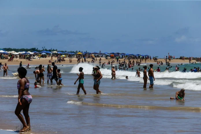 praia-de-piata-e-uma-das-21-praias-proprias-para-o-banho-2556600-article