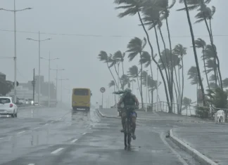 Chuvas fortes colocam 54 cidades da Bahia em alerta nesta sexta-feira