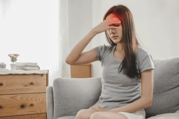 edicasefebre-de-inicio-subito-e-dor-de-cabeca-podem-ser-sintomas-de-meningite-imagem-giggsy25-shutterstock-nllhzlg37kf