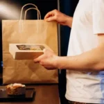 Quatro em cada dez brasileiros devem reduzir delivery e cozinhar mais em 2026