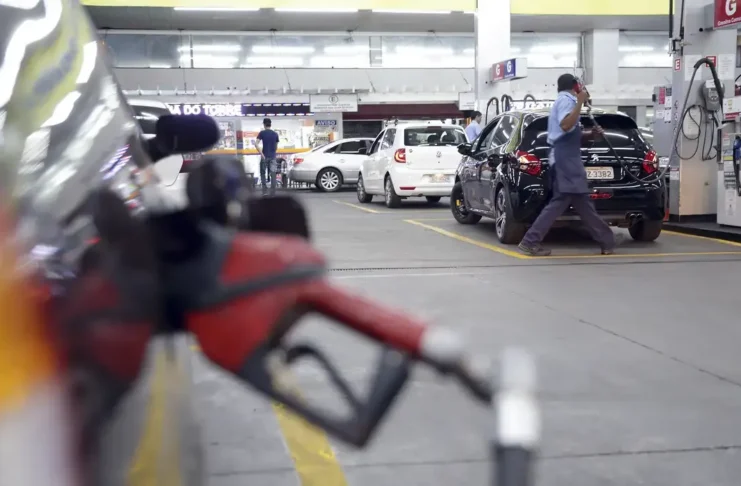 Vai faltar? Veja riscos aos combustíveis no Brasil com crise em Ormuz