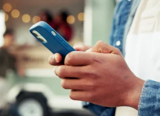 Ansiedade, solidão e FOMO: estudo explica como o uso das redes sociais afeta o cérebro