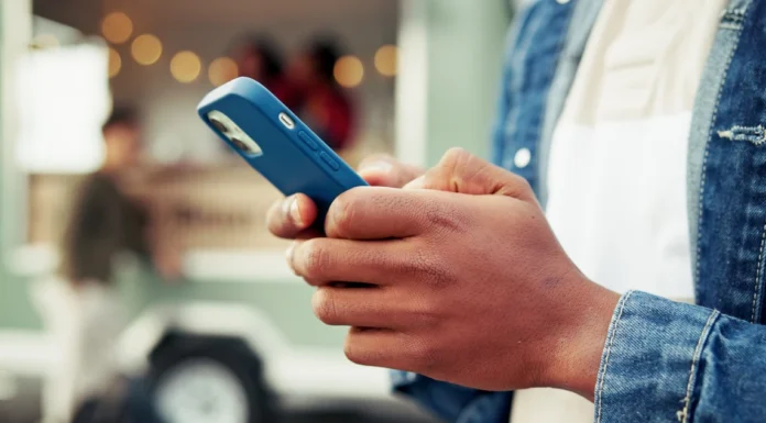 Ansiedade, solidão e FOMO: estudo explica como o uso das redes sociais afeta o cérebro