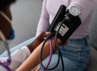 Bebês podem nascer com pressão alta – e isso pode afetar a saúde no futuro
