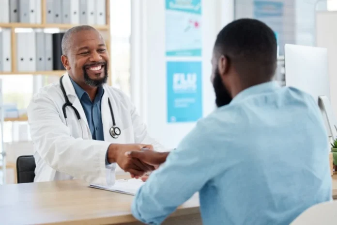 edicaseos-exames-de-rotina-sao-fundamentais-para-prevenir-a-hipertensao-e-o-colesterol-alto-imagem-peopleimagescom-8211-yuri-a-shutterstock-2gjvhaul