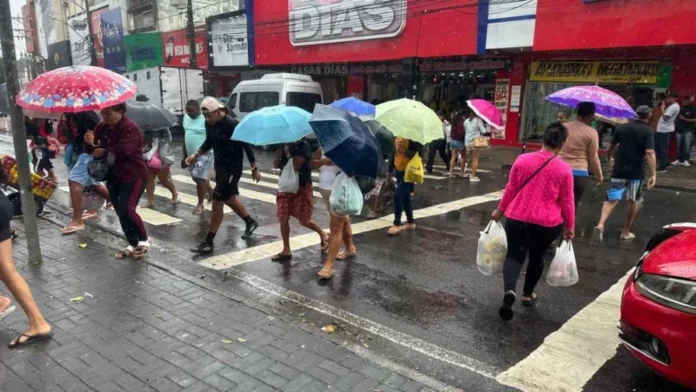 Transito-comercio-chuva-em-Feira_-foto-Paulo-Jose-7-1000x563-1