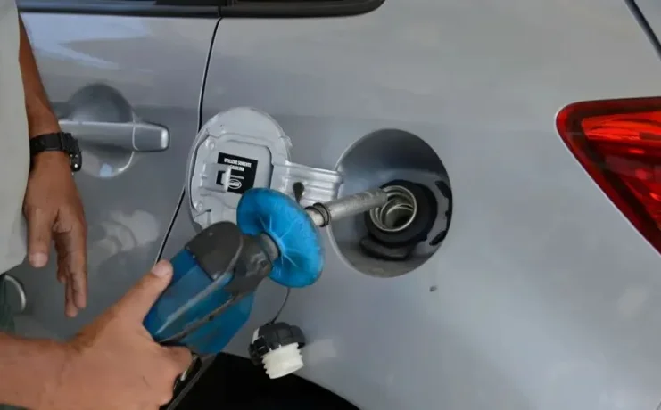 Gasolina terá mais etanol após decisão que eleva mistura para 32%; entenda