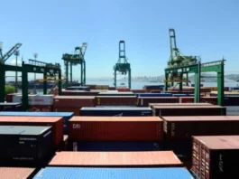 Especialistas avaliam efeitos do tarifaço na balança comercial brasileira