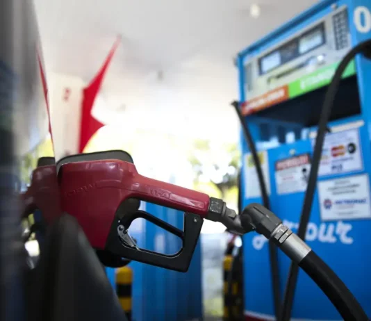 Gasolina terá R$ 0,44 de subsídio por mais 30 dias