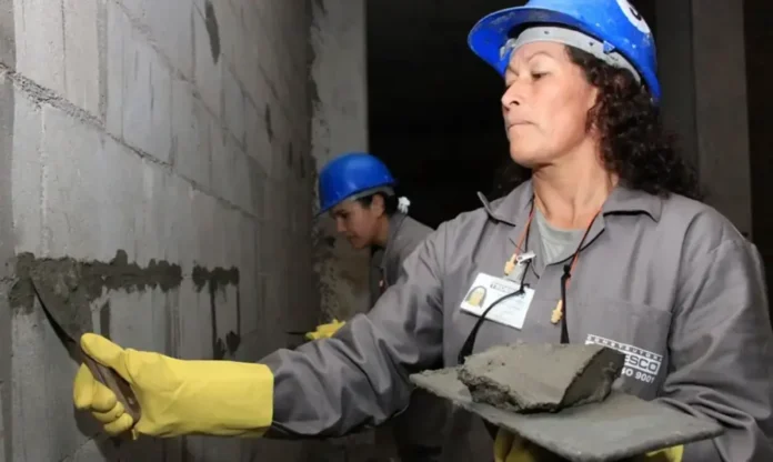 mao_na_massa_-_tania_rego-Mulheres-na-construcao-civil-1000x598-1